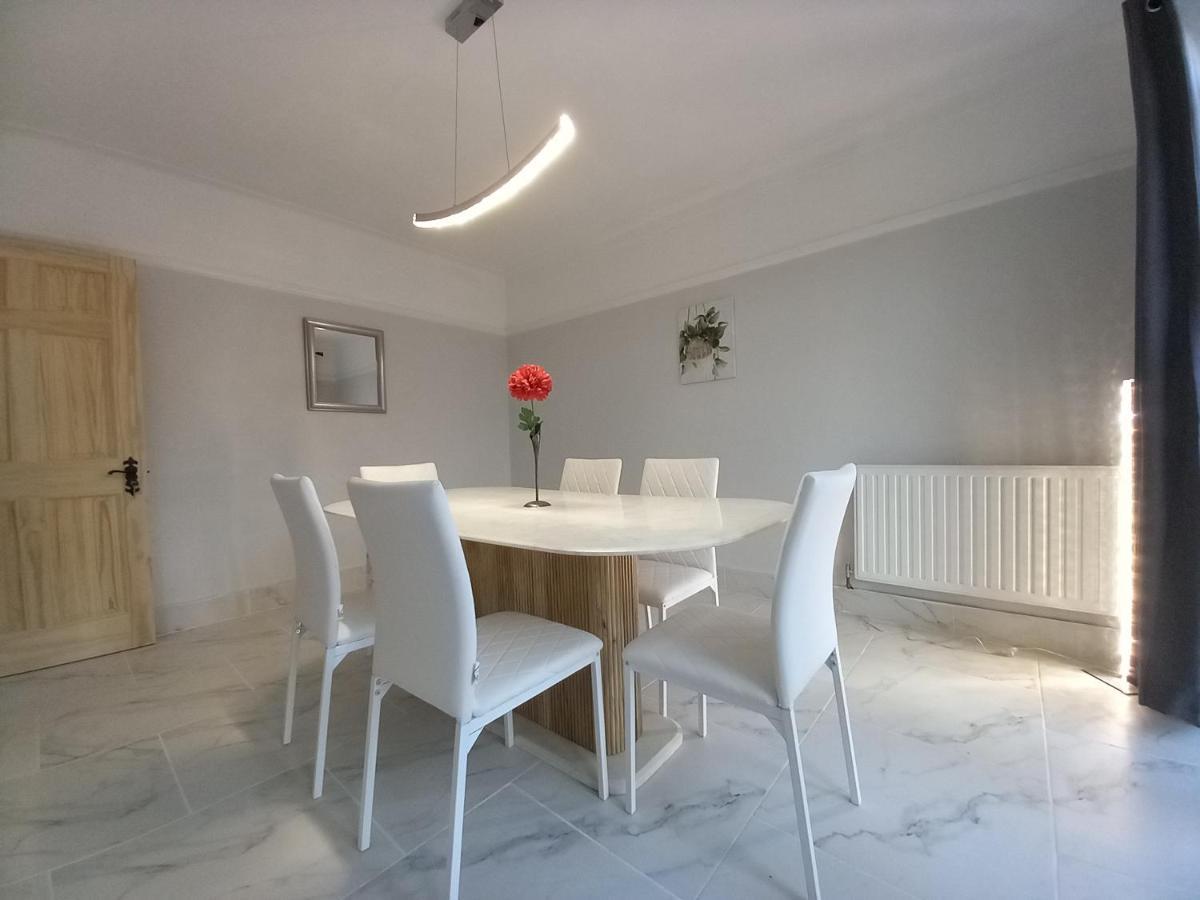 Surbiton Home With Free Parkings, Surbiton, Kingston Upon Thames, Surrey, Greater London Uk المظهر الخارجي الصورة