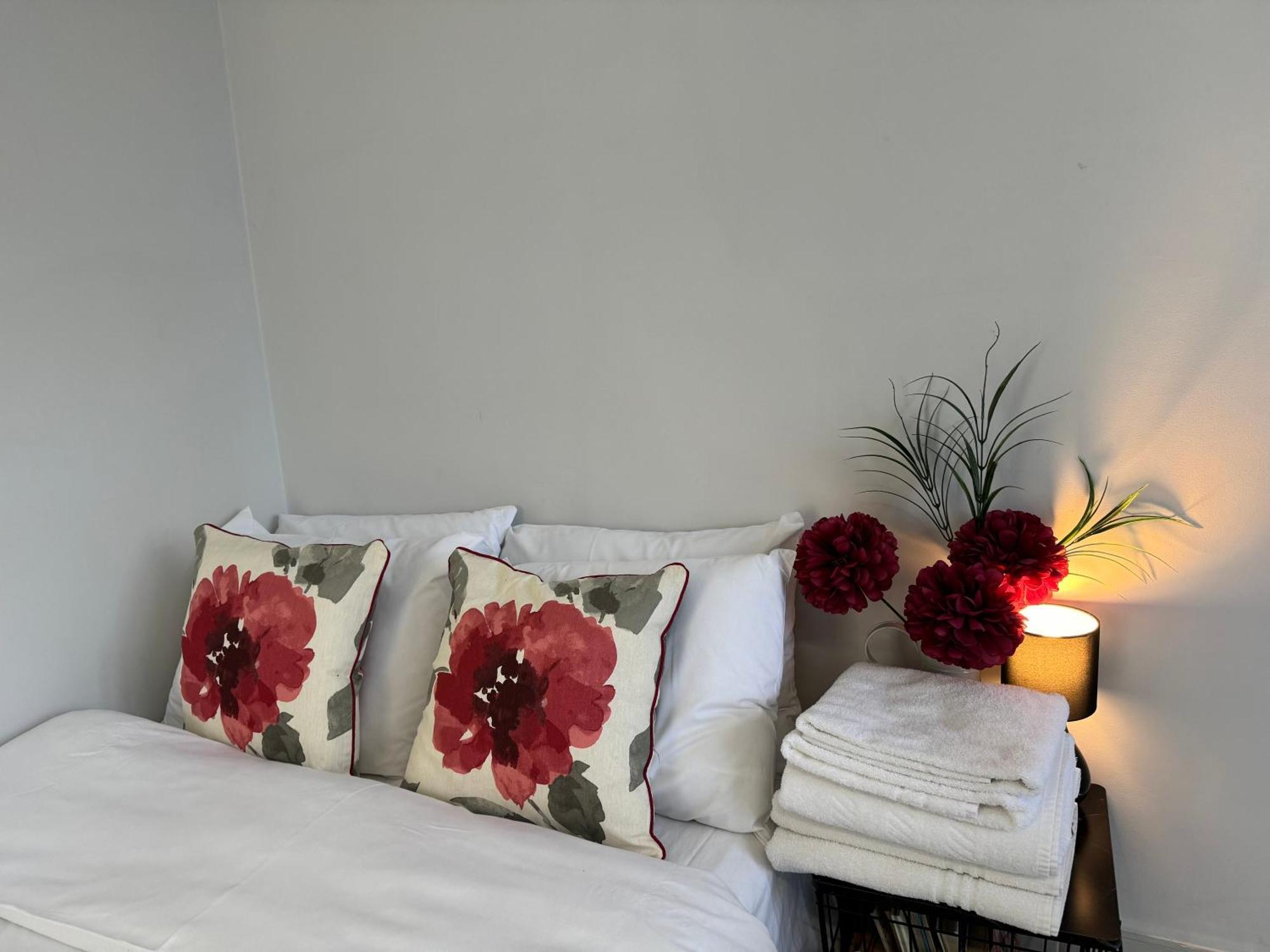 Surbiton Home With Free Parkings, Surbiton, Kingston Upon Thames, Surrey, Greater London Uk المظهر الخارجي الصورة