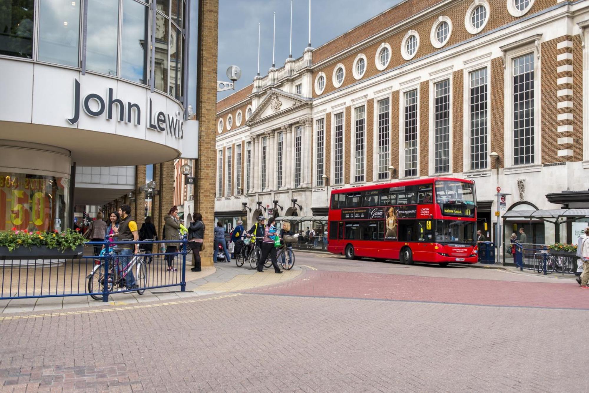 Surbiton Home With Free Parkings, Surbiton, Kingston Upon Thames, Surrey, Greater London Uk المظهر الخارجي الصورة